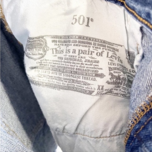 Levi’s 501 Denim Cut Off Jean Shorts Size 32 Raw Hem Distressed NWOT Non-Stretch - Picture 4 of 5